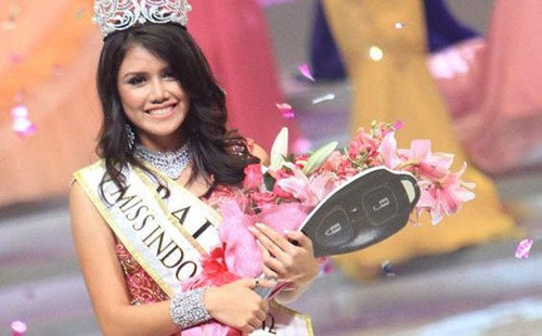 Ines Putri Tjiptadi sinh năm 1989 tại Bali, Indonesia. Người đẹp 23 tuổi là mỹ nhân Bali đầu tiên đăng quang tại cuộc thi Hoa hậu Indonesia tháng 4 vừa qua.