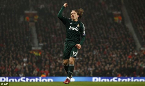 Luka Modric vừa khiến Man United ôm hận tại đấu trường châu Âu