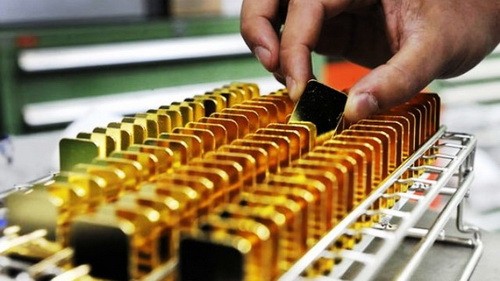 Giá vàng thế giới tăng mạnh khiến giá vàng trong nước còn cao hơn giá thế giới khoảng 1,6 triệu đồng/lượng - Ảnh minh họa: Reuters