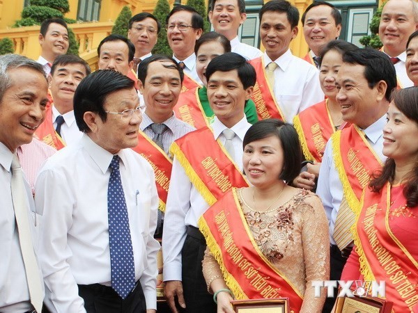 Nguyên Chủ tịch nước Trương Tấn Sang trong một lần với các Chủ tịch Công đoàn cơ sở tiêu biểu. Ảnh: TTXVN