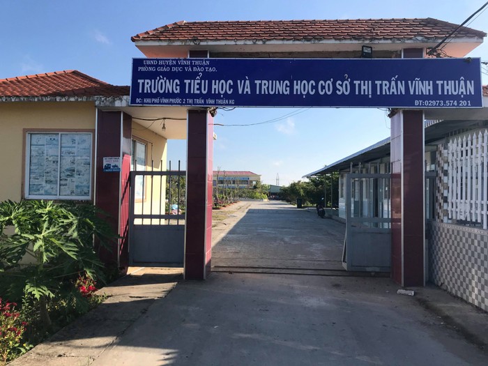 Trường Tiểu học &amp; Trung học cơ sở thị trấn Vĩnh Thuận Kiên Giang (Ảnh tác giả)