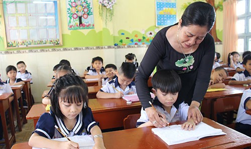 Giáo viên và học sinh tỉnh Bình Thuận. (Ảnh minh họa, nguồn: Báo Bình Thuận)