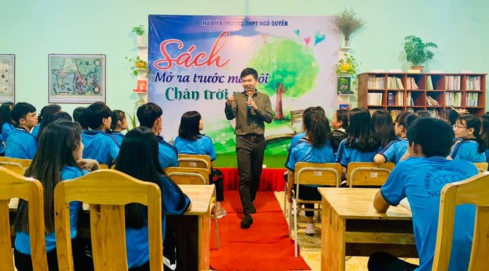 Một tiết giới thiệu cuốn sách mà bạn tâm đắc tại Trường Trung học phổ thông Ngô Quyền huyện đảo Phú Quý tỉnh Bình Thuận (Ảnh CTV)