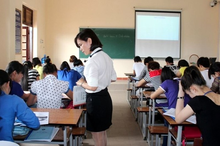 Gặp giáo viên xem thi dễ coi như cả lớp sẽ không bị điểm yếu (Ảnh minh họa trên giaoduc.net.vn)
