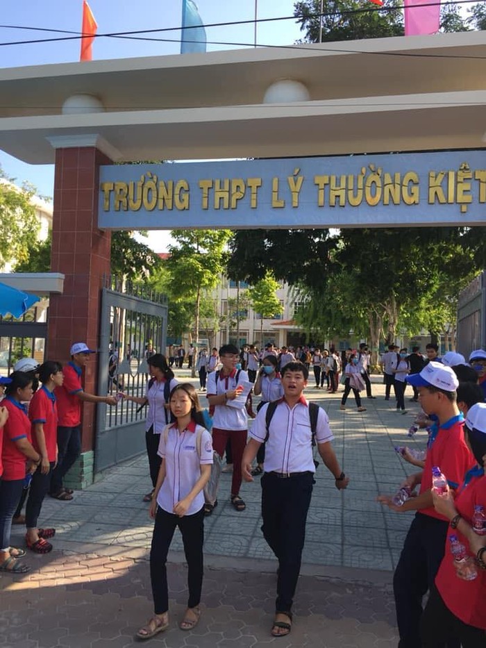 Học sinh tỉnh Bình Thuận trong ngày thi tốt nghiệp (ảnh CTV)