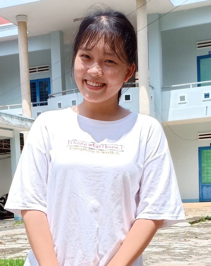 Em Nguyễn Trần Nhật Nguyên học sinh lớp 12A9 Trường Trung học phổ thông Đức Linh, tỉnh Bình Thuận. (Ảnh gia đình cung cấp)