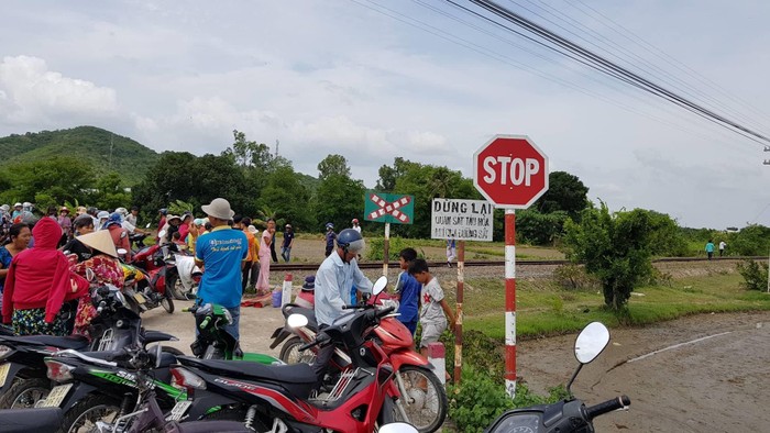 Vụ tai nạn thương tâm xảy ra ở Tuy Tịnh 2, xã Phong Phú, huyện Tuy Phong, tỉnh Bình Thuận sáng 31/7 (Ảnh CTV)