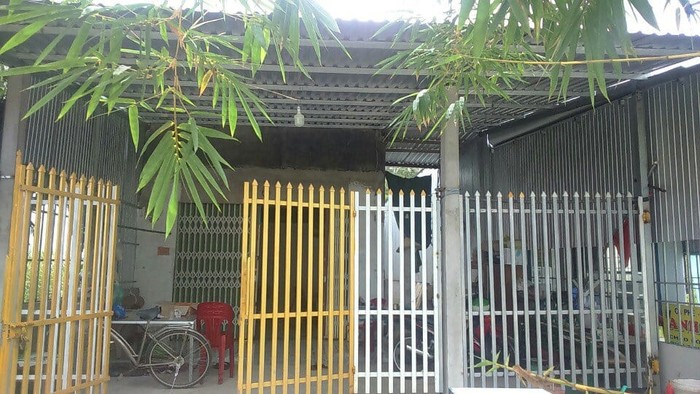 Căn nhà nơi tá túc duy nhất của gia đình cô giáo Hoài Thanh cũng đành rao bán để trả nợ nhưng vẫn chưa bán được (Ảnh nhân vật cung cấp)