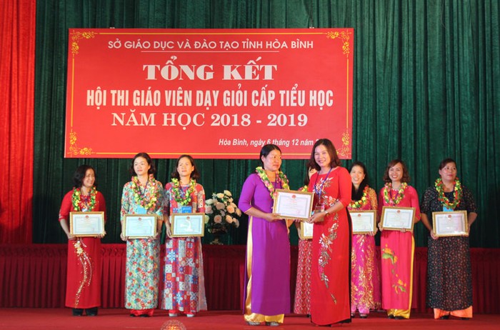Tổng kết Hội thi giáo viên dạy giỏi tỉnh Hòa Bình năm 2018-2019 (Báo Hòa Bình).