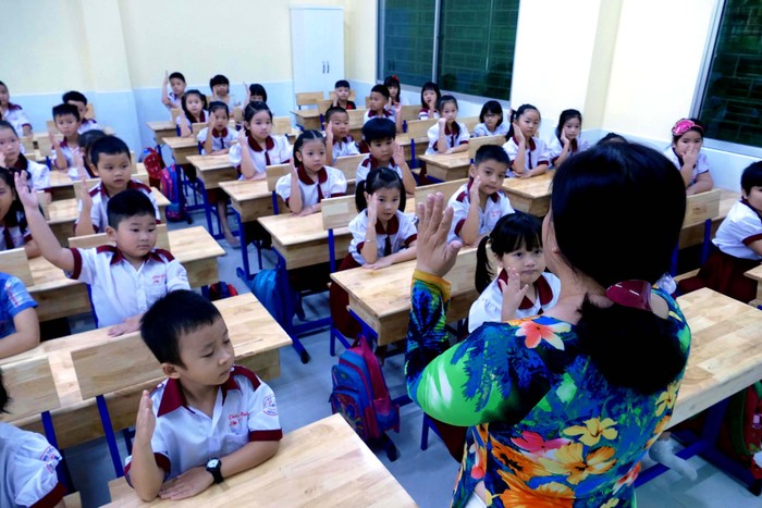 Lớp học quá đông giáo viên cũng rất khó tổ chức các hoạt động giáo dục tích cực (Ảnh minh họa Báo Thiếu niên Tiền Phong).