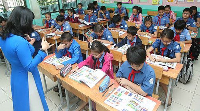 Sự phối hợp chặt chẽ giữa nhà trường và gia đình sẽ giúp cho học sinh hòa nhập tốt ngay khi quay trở lại trường học (Ảnh minh hoạ: Tienphong.vn)