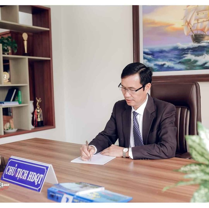 Ông Bùi Mạnh Dũng - Chủ tịch Hội đồng quản trị Trường Trưng Vương tỉnh Quảng Trị (Ảnh nhà trường cung cấp).