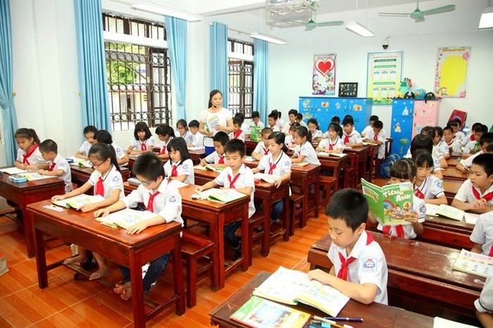 Cuộc sống của nhiều thầy cô giáo vẫn đang gặp khó khăn nhưng vẫn phải đóng góp rất nhiều (Ảnh minh họa. (baovinhphuc.com.vn).