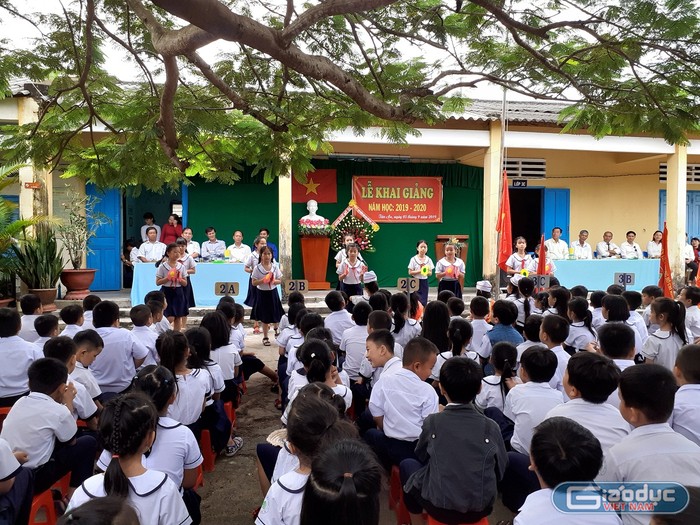 Lễ khai giảng gọn nhẹ tại một trường tiểu học ở Bình Thuận (Ảnh Phan Tuyết)