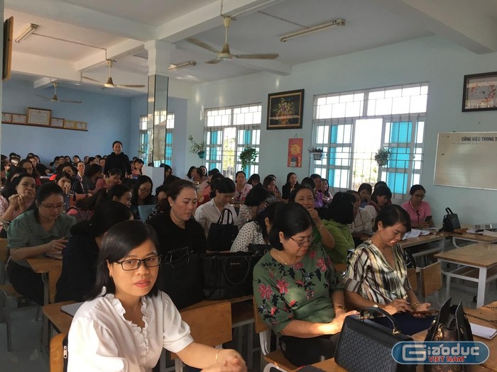 Giáo viên Bình Thuận đang được tập huấn Chương trình giáo dục phổ thông 2018 (Ảnh: Phan Tuyết)