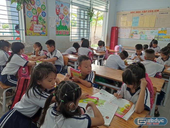 Theo chương trình mới, học sinh tiểu học bắt buộc phải học cả ngày. Ảnh: Phan Tuyết.