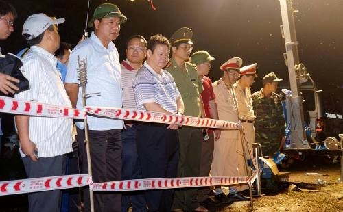 Nhiều người hẳn chưa quên chuyện ông Thăng đu dây thừng xuống vực chỉ đạo cứu nạn ở Sapa (Ảnh: VTC News)