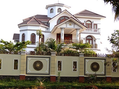 Tòa biệt thự của ông Trần Văn Truyền được báo chí đề cập thời gian qua.