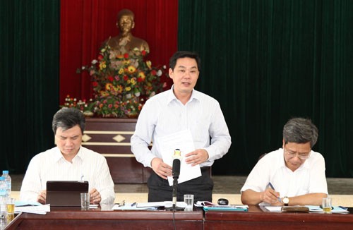 Phó chủ tịch UBND TP Hà Nội Lê Hồng Sơn phát biểu tại buổi làm việc với Đảng ủy xã Hồng Minh và xã Phú Túc (huyện Phú Xuyên)- Ảnh: HNM