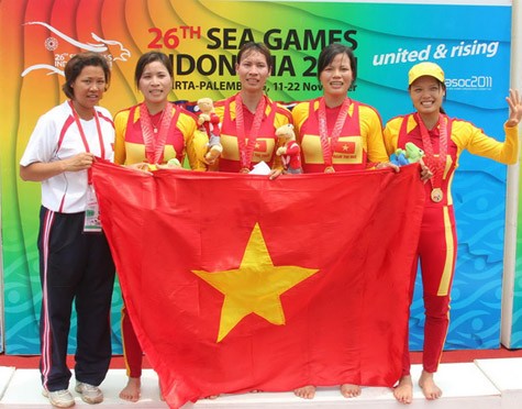 Bộ tứ VĐV Việt Nam giành HCV rowing 2000m. Ảnh: TTVH