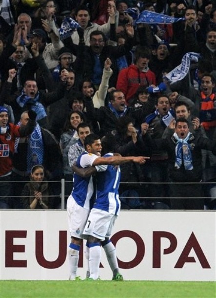 Porto sớm có bàn thắng dẫn trước do công của Hulk