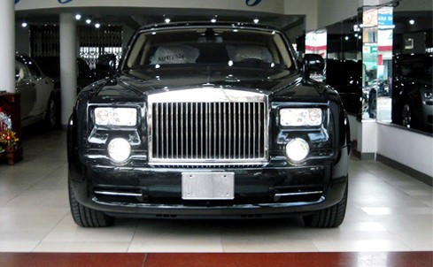 Rolls-Royce Phantom in hình rồng, phiên bản đặc biệt cho năm Nhâm Thìn.
