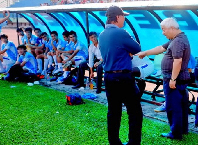 Cầu thủ Đinh Thanh Trung từ chối ra sân khiến bầu Kiên nổi giận