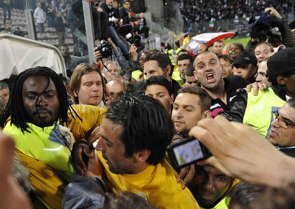 Các cầu thủ Juventus ăn mừng chiến thắng