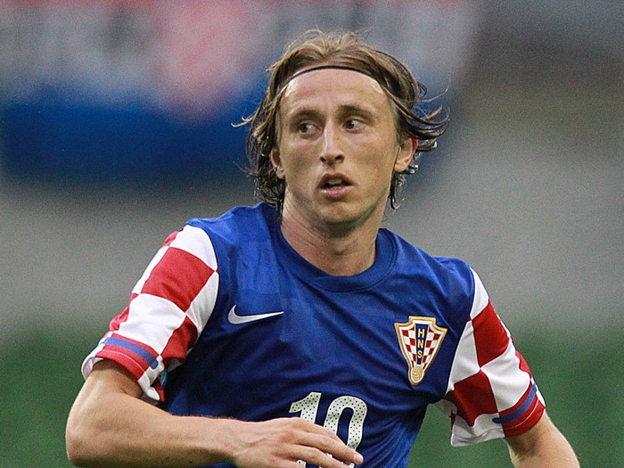 Ở vào tuổi 26, Luka Modric đang ở vào giai đoạn đỉnh cao trong sự nghiệp thi đấu. Ngoài khả năng cầm nhịp, cựu tiền vệ Dinamo Zagreb còn đặc biệt nguy hiểm với những cú sút xa uy lực và những đường kiến tạo “chết người”.