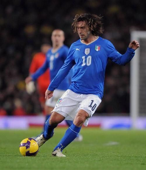 Andrea Pirlo chính là chìa khóa giúp Italia vô địch World Cup 2006. Đã không còn ở thời kỳ đỉnh cao phong độ nhưng Pirlo vẫn được coi là tiền vệ kiến thiết hàng đầu ở châu Âu hiện nay.
