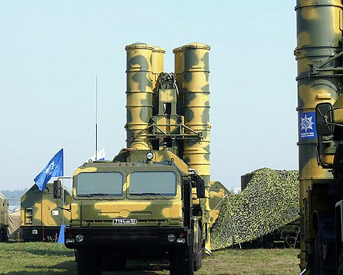 Hệ thống tên lửa đất đối không hiện đại S-400 Triumph của Nga