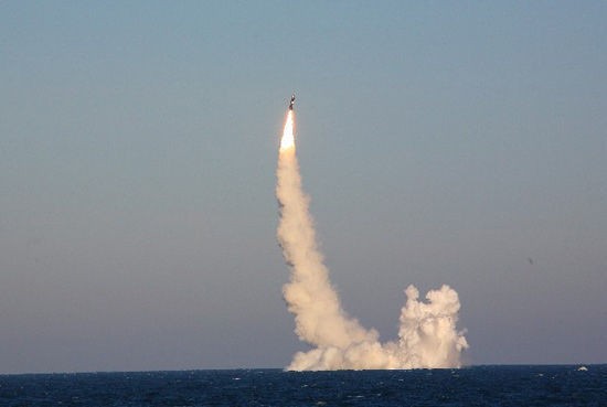 Tên lửa chiến lược phóng từ tàu ngầm Bulava trong một lần thử nghiệm