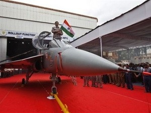 Máy bay chiến đấu hạng nhẹ LCA tự chế tạo đầu tiên của Ấn Độ