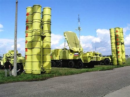 Hệ thống tên lửa phòng không hiện đại S-400 của Nga