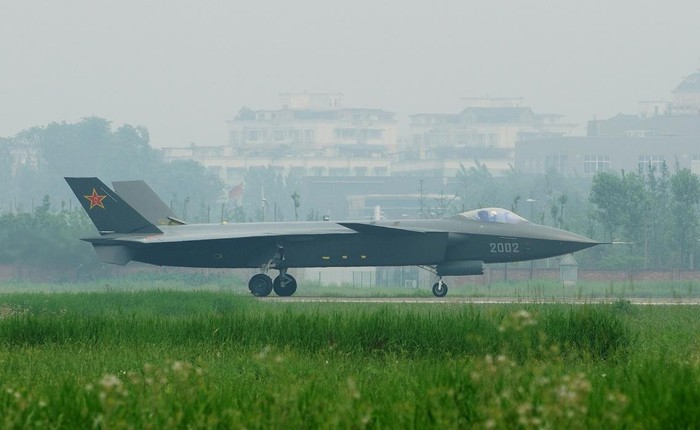 Máy bay chiến đấu J-20 số hiệu 2002 trong lần thử nghiệm gần đây