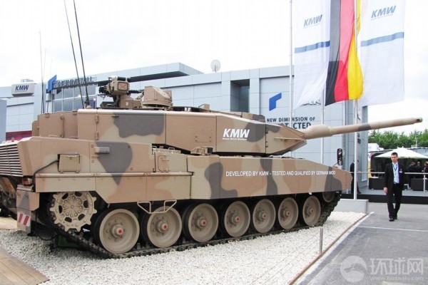 Tuy nhiên khả năng bảo vệ còn cần hoàn thiện thêm nhiều. Hiện nay, các phiên bản của Leopard đã phục vụ trong quân đội Đức và 12 quốc gia khác cả trong lẫn ngoài châu Âu.