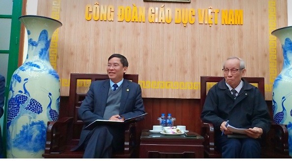 Giáo sư Trần Hồng Quân (phải) và Tiến sĩ Vũ Minh Đức (trái) tại buổi làm việc (Ảnh: Vũ Ninh)