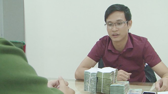 Thủ lĩnh tình nguyện Phạm Văn Tới bị bắt vì hành vi giả danh nhà báo chiếm đoạt tài sản (Ảnh: Thanhnien.vn)