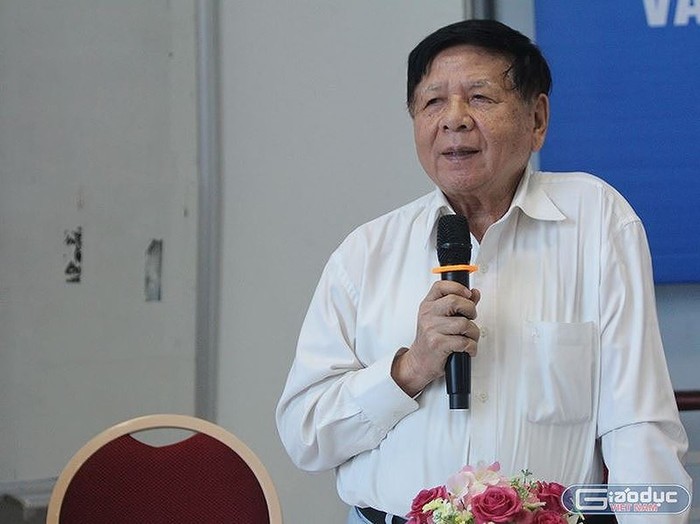 Phó giáo sư Trần Xuân Nhĩ bày tỏ lo ngại nếu không có những điều kiện phù hợp thì việc bỏ chế độ viên chức suốt đời có thể dẫn đến vỡ trận (Ảnh: Thùy Linh)