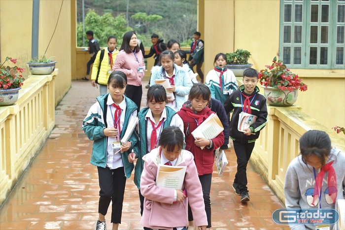 Học sinh bán trú tại trường cấp 2 thị trấn Mường Khương. Đối với những học sinh ở xa, khoảng 30 em sau mỗi buổi học sẽ ăn và ở tại trường (Ảnh:Đức Minh)