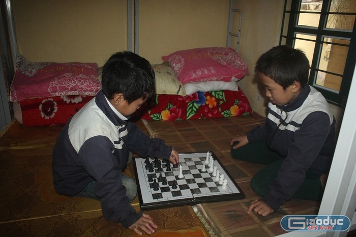 Bên cạnh đó các em cũng có thể tham gia các môn thể thao trí tuệ như cờ vua (Ảnh:Đức Minh)