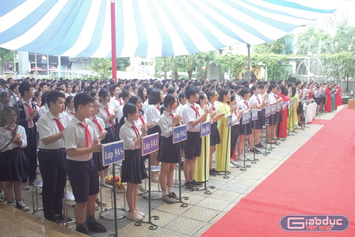 Hơn 1000 học sinh của nhà trường tham dự buổi lễ (Ảnh: Đức Minh)
