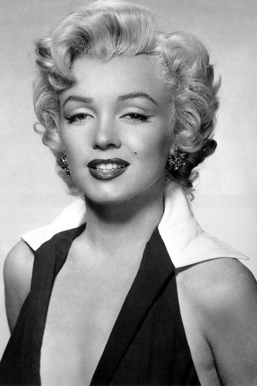 "Quả bom sex" Marilyn Monroe sở hữu nốt ruồi đen khá nhỏ nhưng cô thường tô đậm để nó nổi bật hơn.
