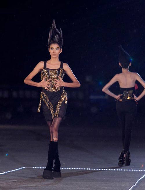 ...và Vietnam's Next Top Model 2011.