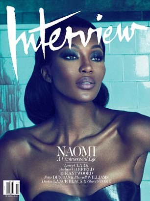 Tuy nhiên, đây cũng là giai đoạn "viên ngọc đen" của làng thời trang phải đối phó với sự phân biệt chủng tộc để khẳng định vị trí và năng lực của mình. Tháng 8/1988, Naomi Campbell trở thành siêu mẫu da màu đầu tiên xuất hiện trên trang bìa tạp chí Vogue Pháp.