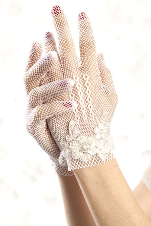 Những mẫu găng tay cô dâu từ ren mềm mại và quyến rũ