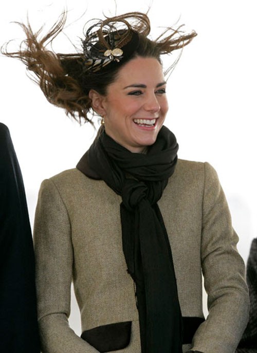 Kate Middleton với mái tóc rối bung