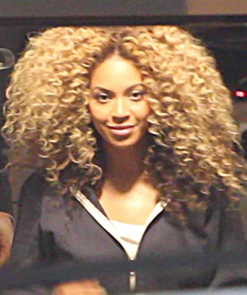 Kiểu tóc quá to khiến Beyonce như một con sư tử