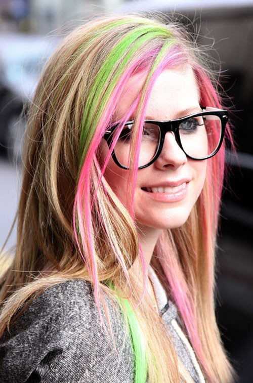 Mái tóc lởm chởm, khô sơ của Avril Lavigne