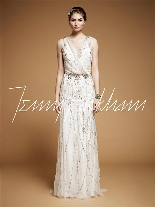 Được biết bộ đầm này nằm trong BST của váy cưới thu đông 2012 của Jenny Packham, được bán với giá 5100 USD